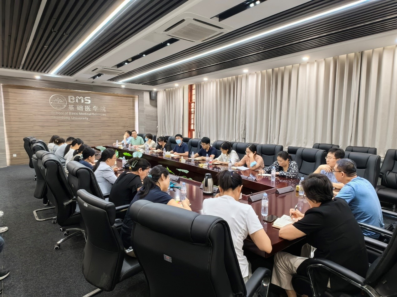 开云手机登录入口召开课程组组长会议