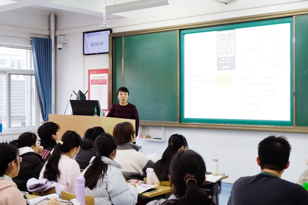 开云手机登录入口领导深入教学一线 共听开学第一课
